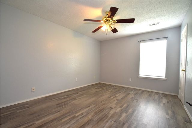 212 SE 17th Street, Bentonville, AR 72712