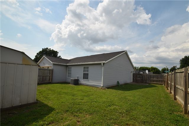 212 SE 17th Street, Bentonville, AR 72712