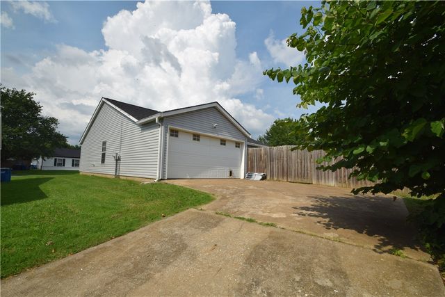 212 SE 17th Street, Bentonville, AR 72712