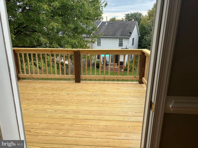 2040 STONELEIGH DR, Winchester, VA 22601