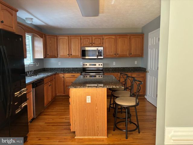 2040 STONELEIGH DR, Winchester, VA 22601