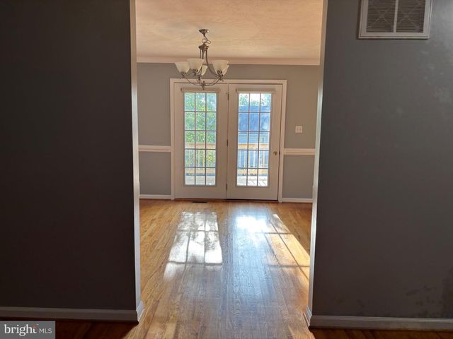 2040 STONELEIGH DR, Winchester, VA 22601