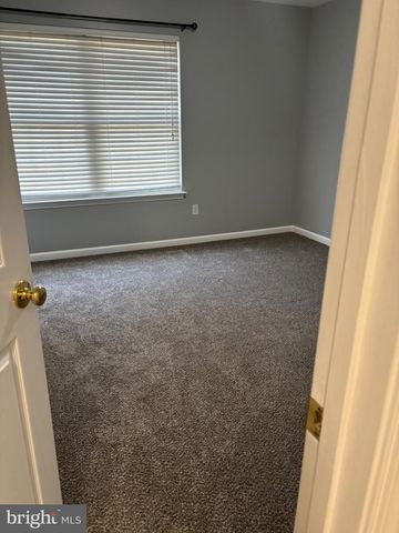 2040 STONELEIGH DR, Winchester, VA 22601