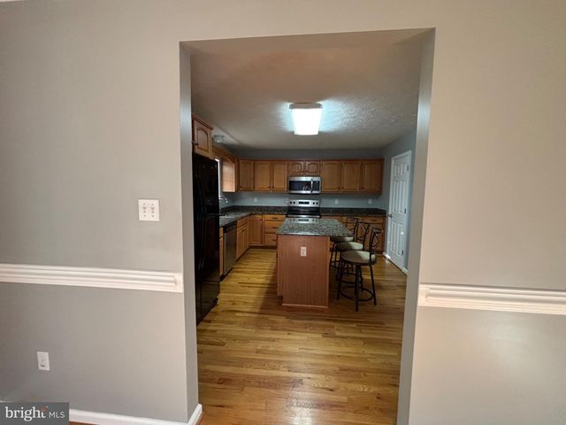 2040 STONELEIGH DR, Winchester, VA 22601