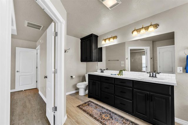 1206 Hershel Dr, Elgin, OK 73538