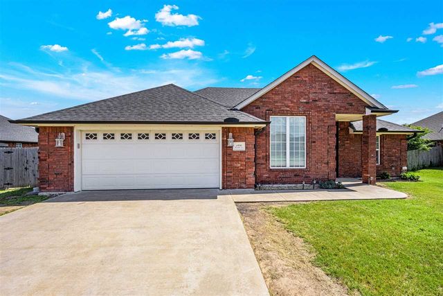1206 Hershel Dr, Elgin, OK 73538