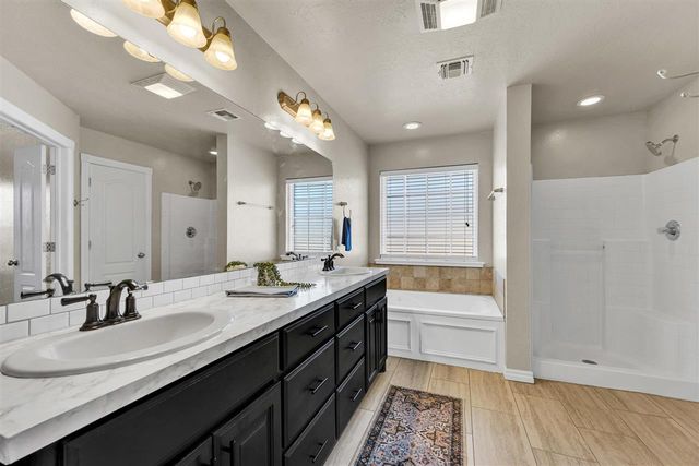 1206 Hershel Dr, Elgin, OK 73538