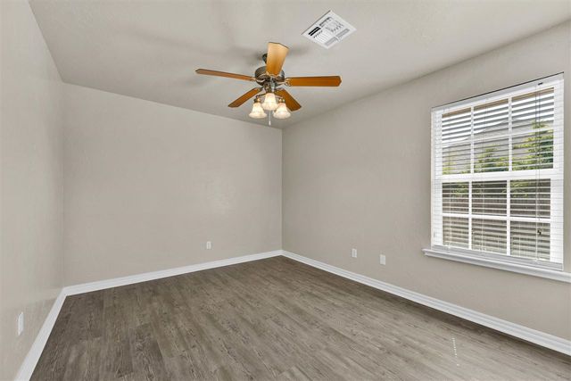 1206 Hershel Dr, Elgin, OK 73538