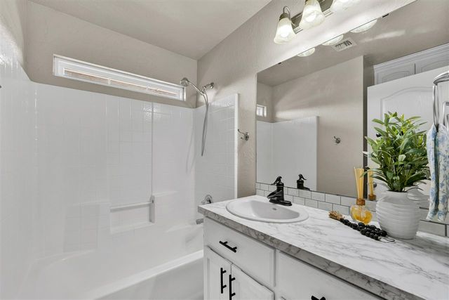 1206 Hershel Dr, Elgin, OK 73538