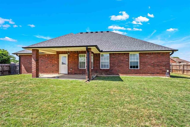 1206 Hershel Dr, Elgin, OK 73538