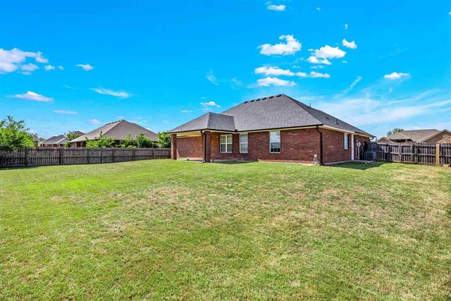 1206 Hershel Dr, Elgin, OK 73538