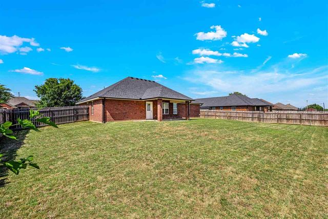 1206 Hershel Dr, Elgin, OK 73538