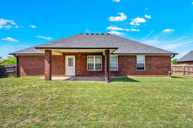 1206 Hershel Dr, Elgin, OK 73538