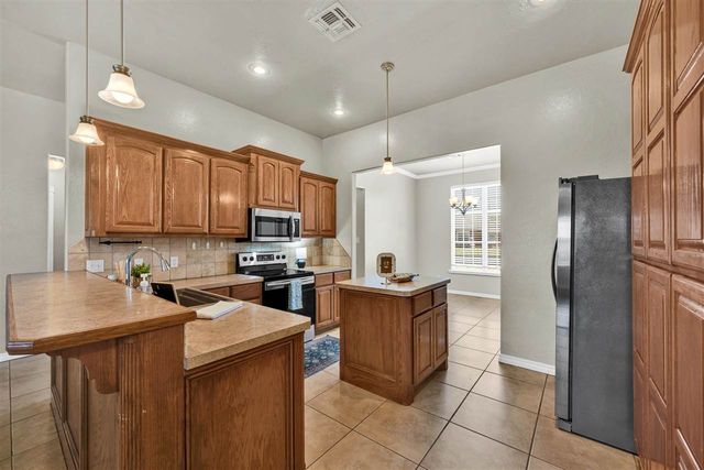 1206 Hershel Dr, Elgin, OK 73538