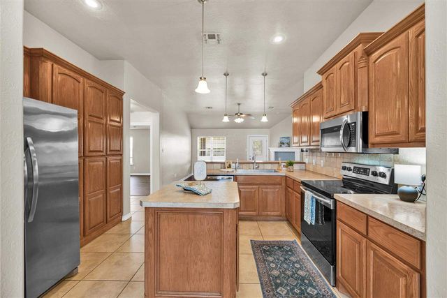 1206 Hershel Dr, Elgin, OK 73538
