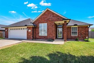 1206 Hershel Dr, Elgin, OK 73538