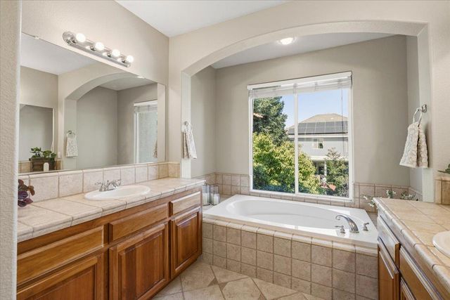 2120 Big Sky Dr, Rocklin, CA 95765