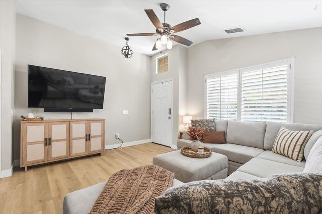 8695 Fobes Dr, Antelope, CA 95843