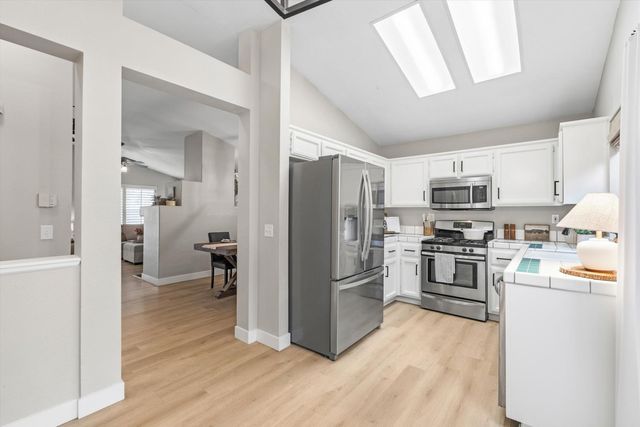 8695 Fobes Dr, Antelope, CA 95843