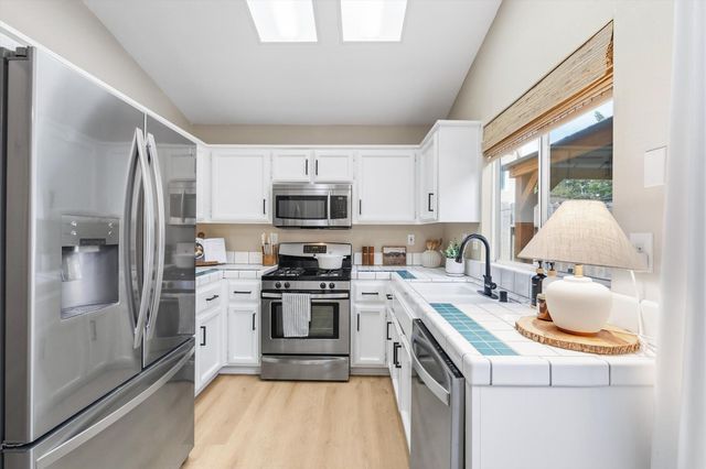 8695 Fobes Dr, Antelope, CA 95843