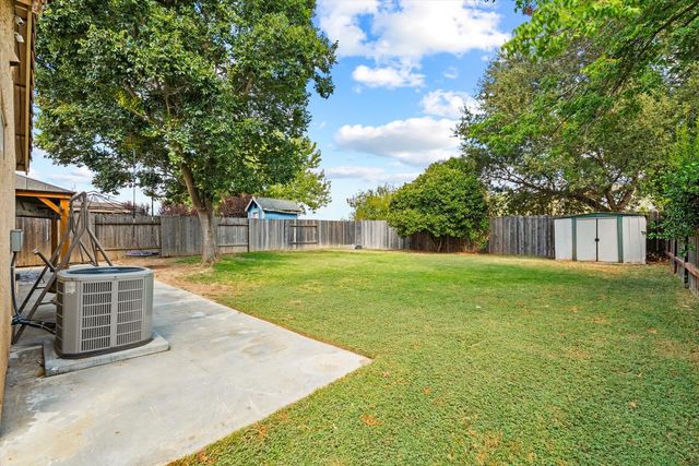 8695 Fobes Dr, Antelope, CA 95843
