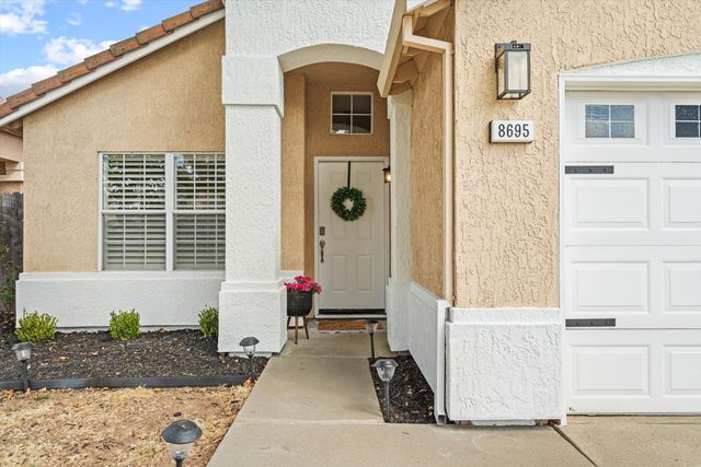 8695 Fobes Dr, Antelope, CA 95843