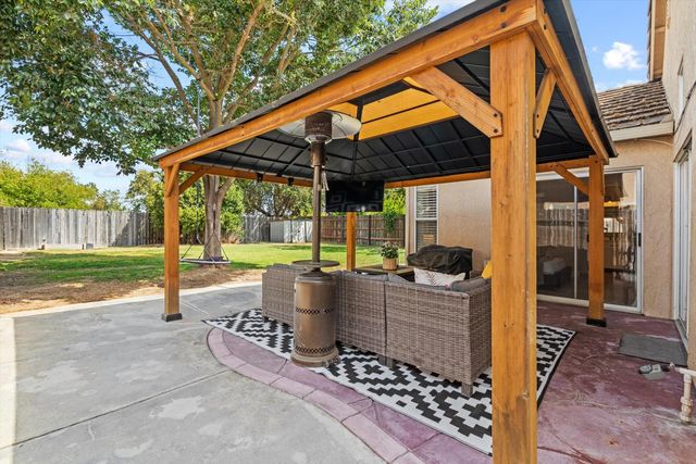 8695 Fobes Dr, Antelope, CA 95843