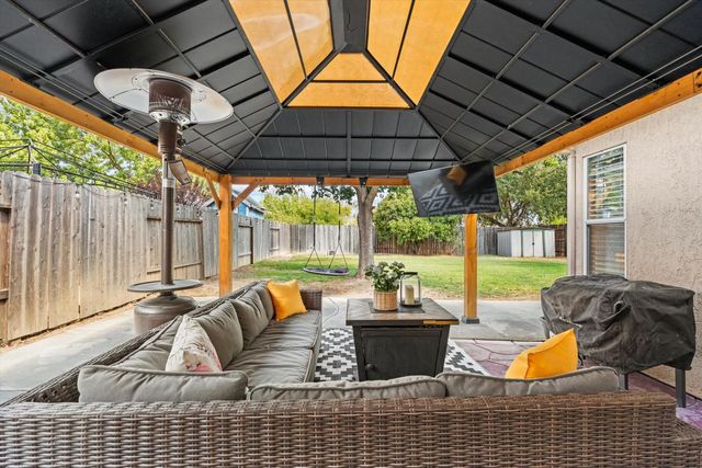8695 Fobes Dr, Antelope, CA 95843