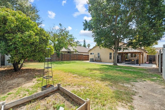 8695 Fobes Dr, Antelope, CA 95843