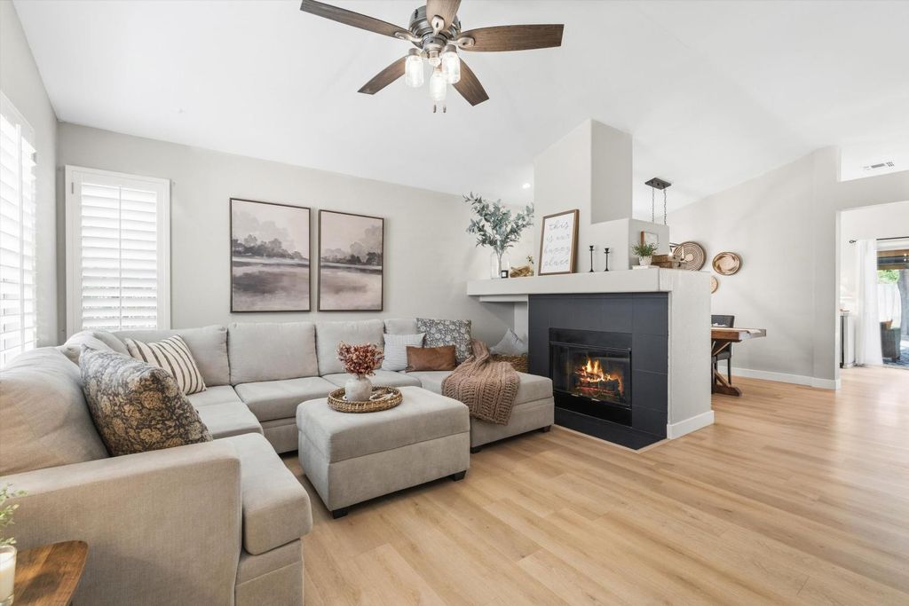 8695 Fobes Dr, Antelope, CA 95843