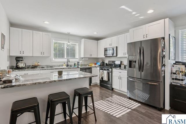 2084 E Reaney Avenue, St. Paul, MN 55119