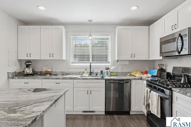 2084 E Reaney Avenue, St. Paul, MN 55119