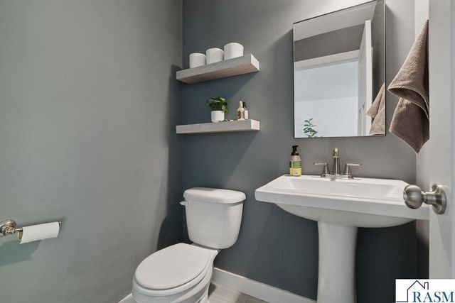 2084 E Reaney Avenue, St. Paul, MN 55119