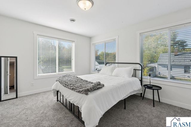 2084 E Reaney Avenue, St. Paul, MN 55119