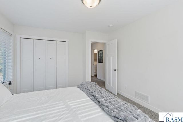 2084 E Reaney Avenue, St. Paul, MN 55119