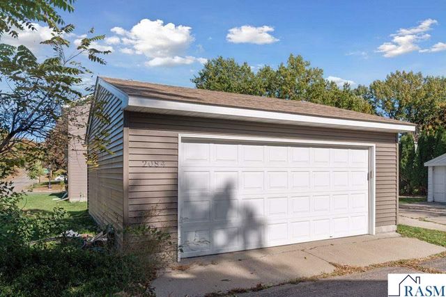 2084 E Reaney Avenue, St. Paul, MN 55119