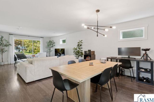 2084 E Reaney Avenue, St. Paul, MN 55119