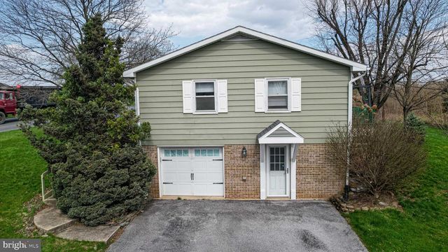824 FOX MEADOW ROAD, Chambersburg, PA 17202