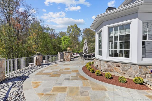 6 Stone Bridge Road, Purchase, NY 10577