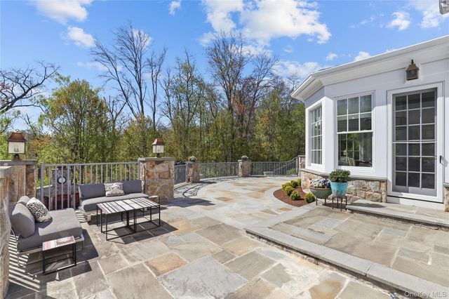 6 Stone Bridge Road, Purchase, NY 10577