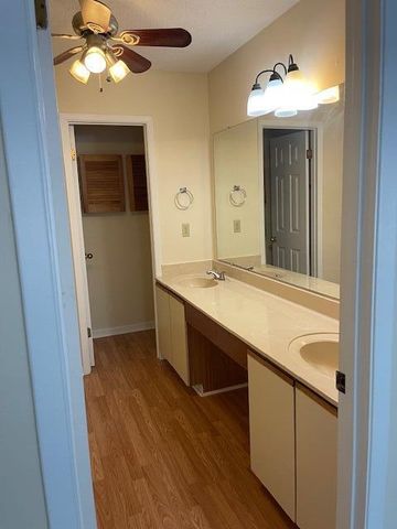 810 Fairway Lakes Drive, Niceville, FL 32578