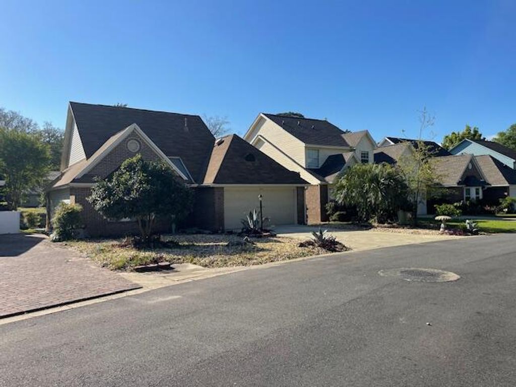 810 Fairway Lakes Drive, Niceville, FL 32578