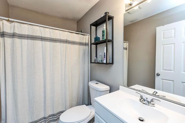 75 Dubuque St Apt 1, Manchester, NH 03102