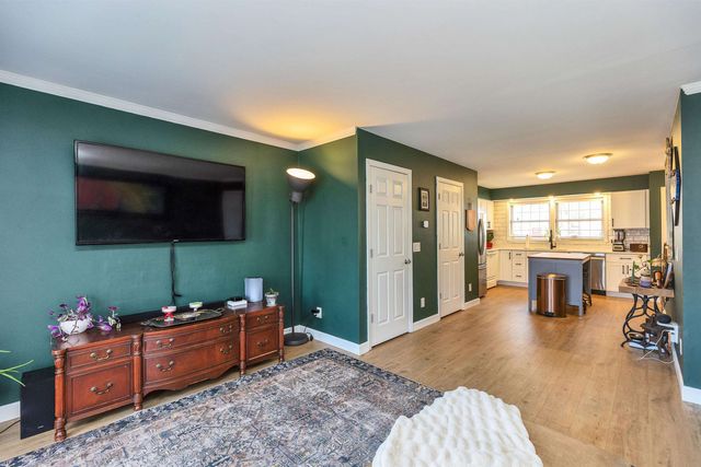 75 Dubuque St Apt 1, Manchester, NH 03102