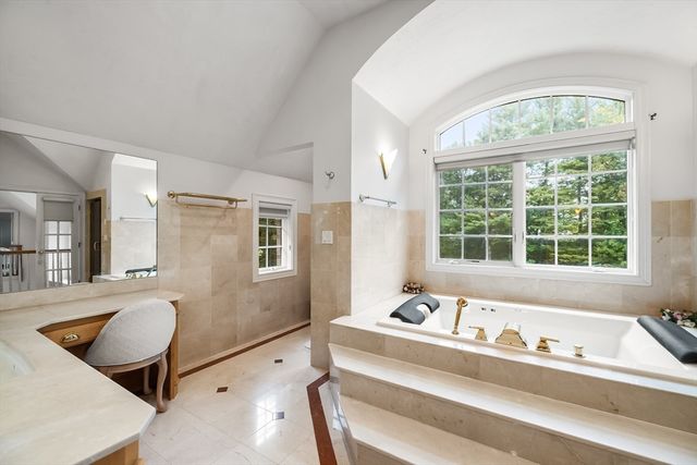 8 Stratford Way, Lincoln, MA 01773