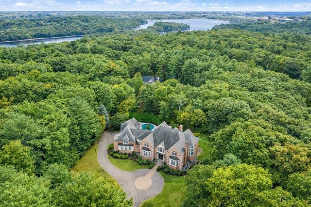 8 Stratford Way, Lincoln, MA 01773