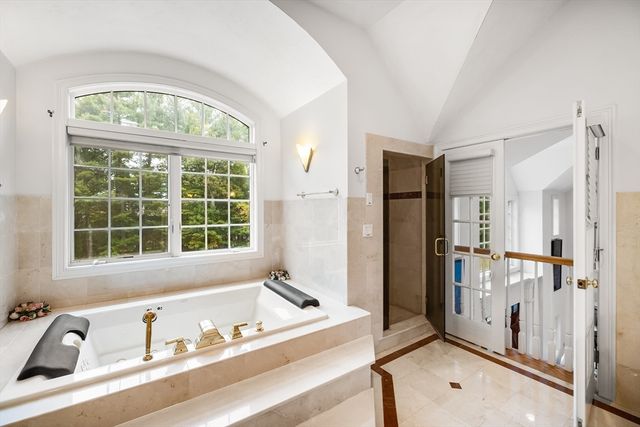 8 Stratford Way, Lincoln, MA 01773