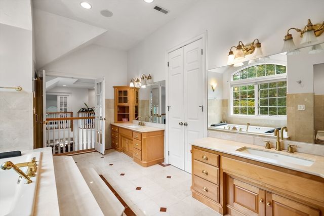 8 Stratford Way, Lincoln, MA 01773