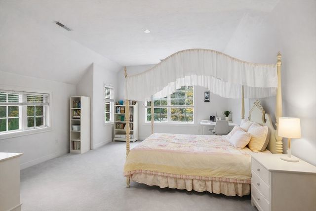 8 Stratford Way, Lincoln, MA 01773