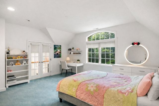 8 Stratford Way, Lincoln, MA 01773